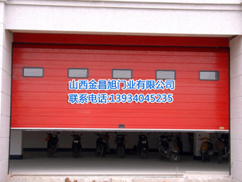 車庫(kù)門(mén)